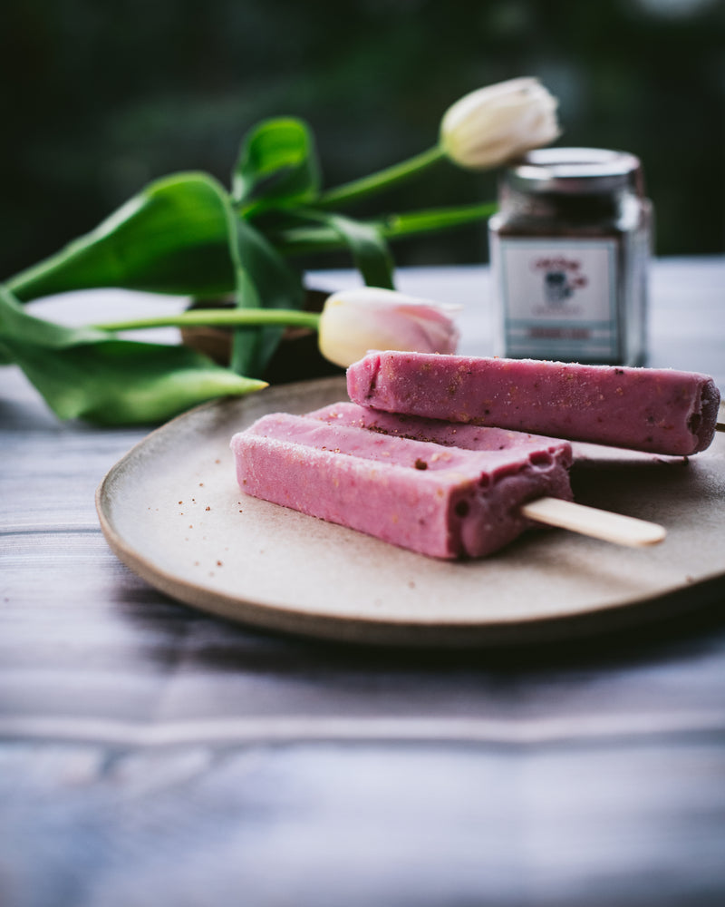 Healthy Strawberry Mango Popsicles - The Clean Eating Couple